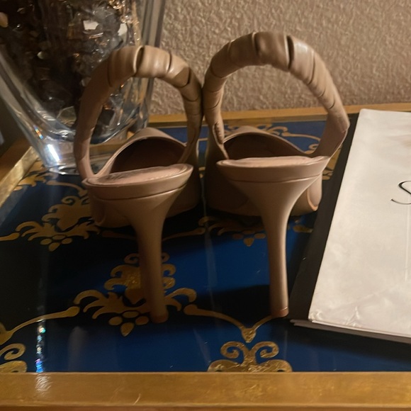 Vince Camuto sling back tan heels - Picture 6 of 8